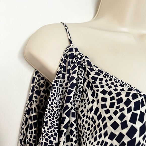 ⭐️Bogo ⭐️ 🍓 Parker XS cold shoulder black white silk mini dress - Picture 8 of 15